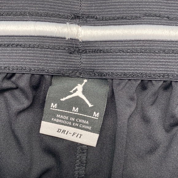 Jordan Nike dri-fit Men’s shorts- size medium - Picture 4 of 5